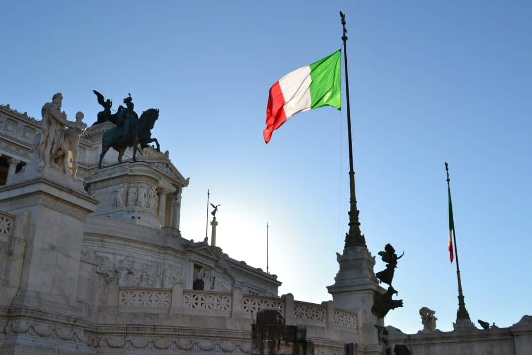 Italienische Flagge am Altare della Patria in Rom